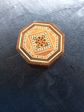 GORGEOUS hexagonal marquetry w/ mosaic inlay 3" Trinket box Made in Spain